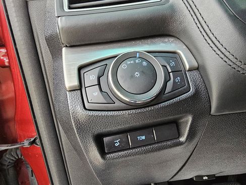 Used 2016 Ford Explorer Platinum image 40