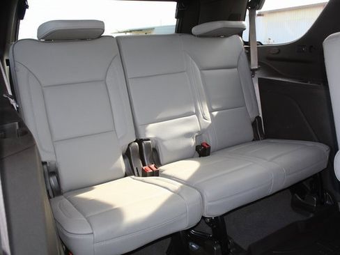 Used 2023 GMC Yukon SLT w/ SLT Luxury Package image 21