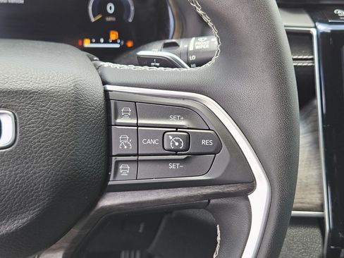Used 2023 Jeep Grand Cherokee L Limited w/ Luxury Tech Group II AWD/4WD image 19