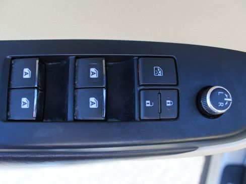 Used 2016 Toyota Highlander Limited image 29