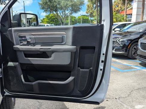 Used 2017 RAM 2500 Tradesman w/ Chrome Appearance Group image 14