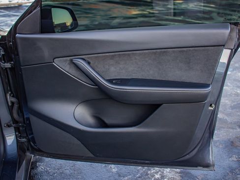 Used 2022 Tesla Model Y Performance image 21