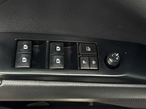 Used 2019 Toyota Camry SE w/ Carpet Mat Package FWD image 25