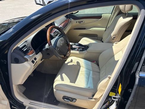 Used 2014 Lexus LS 460 w/ Comfort Package RWD image 16