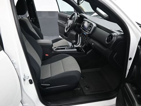 Used 2023 Toyota Tacoma TRD Off-Road w/ Technology Package image 18