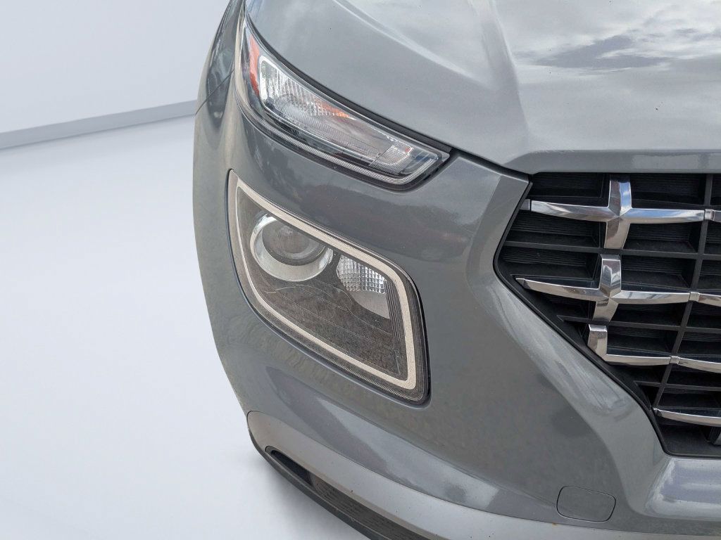 Used 2023 Hyundai Venue SEL FWD image 12