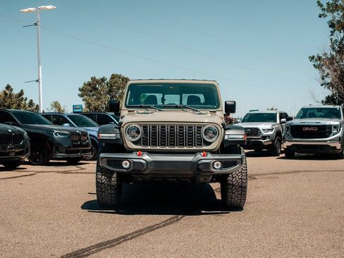 Used 2025 Jeep Gladiator Rubicon w/ Convenience Group AWD/4WD image 2