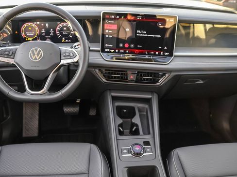 New 2026 Volkswagen Tiguan SE AWD/4WD image 32