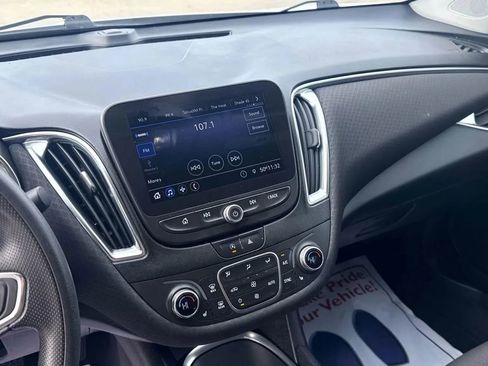 Used 2020 Chevrolet Malibu LT image 14