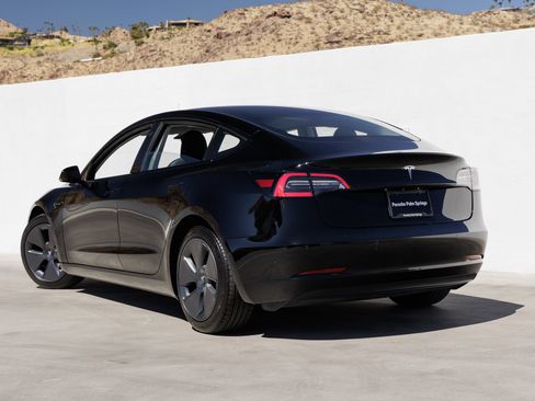 Used 2021 Tesla Model 3 Standard Range Plus RWD image 3