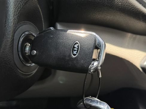 Used 2020 Kia Forte LXS FWD image 25