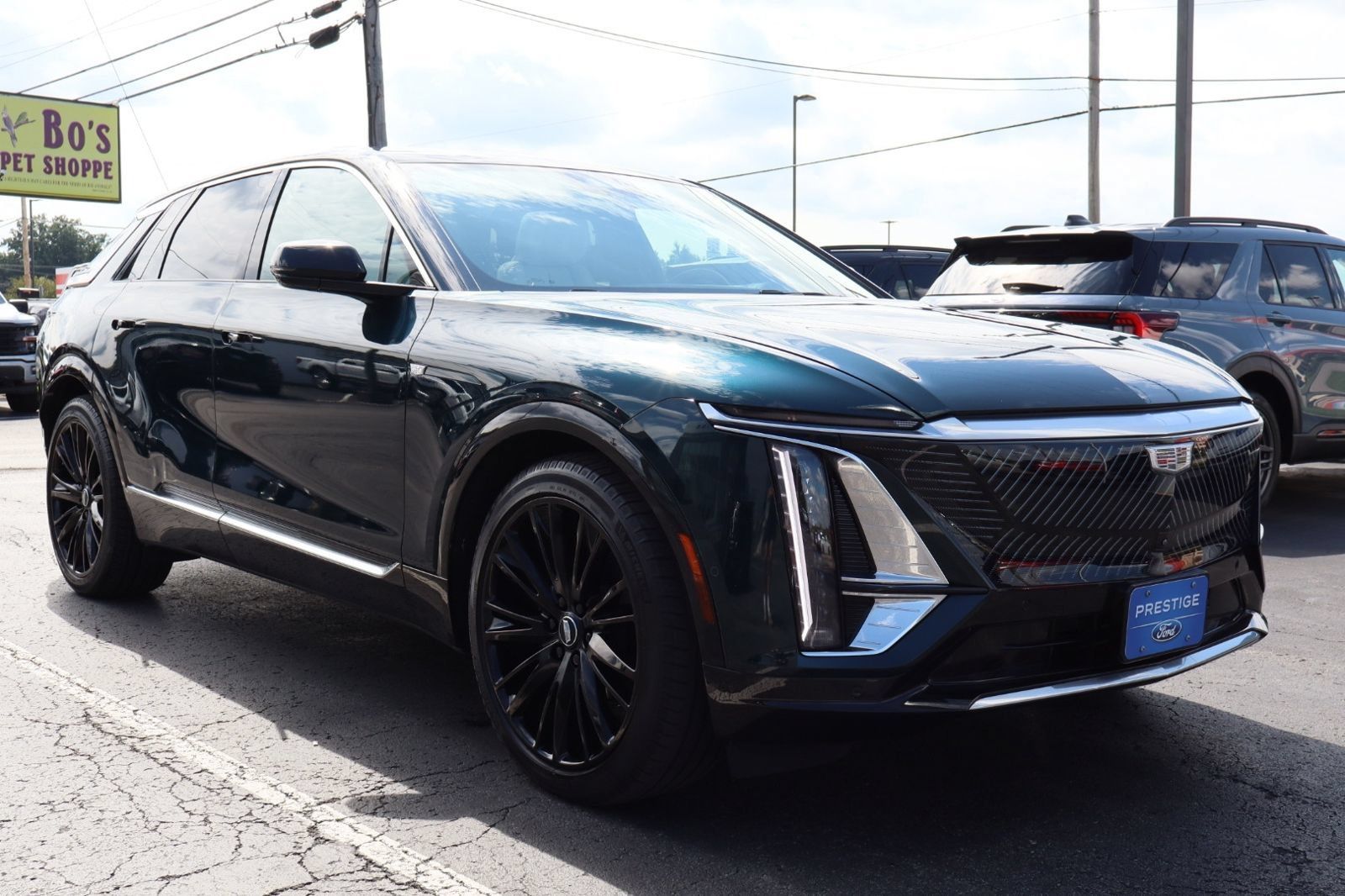 Used 2024 Cadillac Lyriq Luxury AWD/4WD image 10