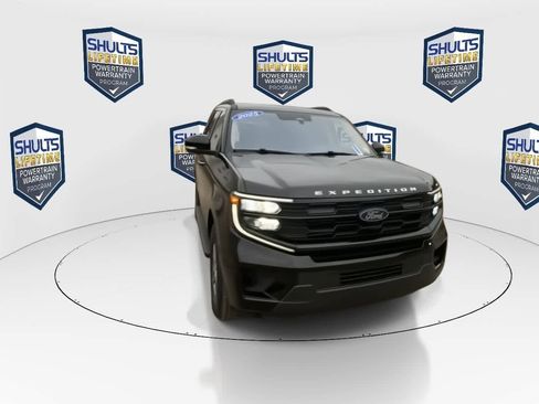 Used 2025 Ford Expedition Active image 3