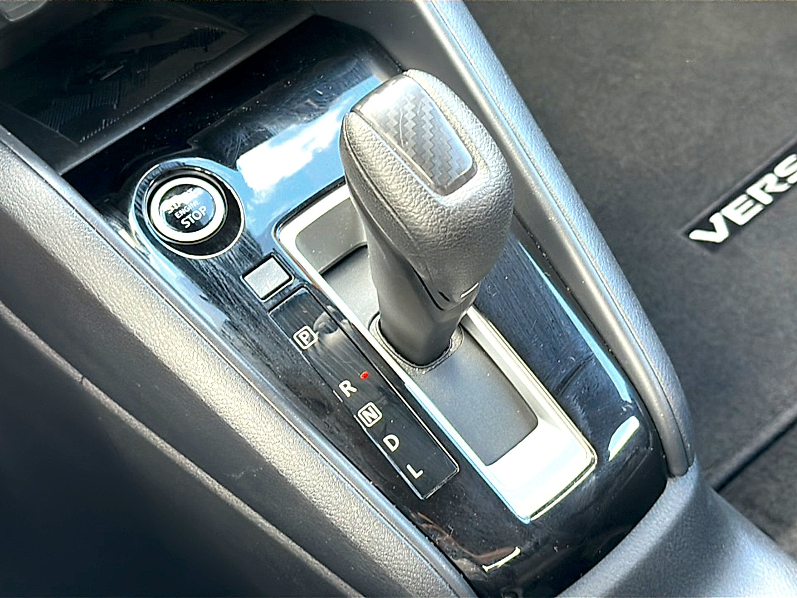 Used 2025 Nissan Versa SV FWD image 33