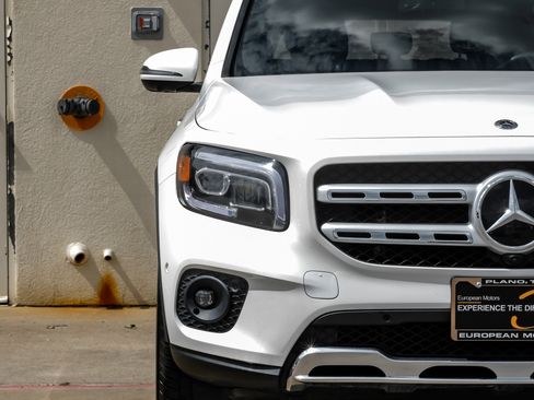 Used 2022 Mercedes-Benz GLB 250 w/ Premium Package Lite image 47