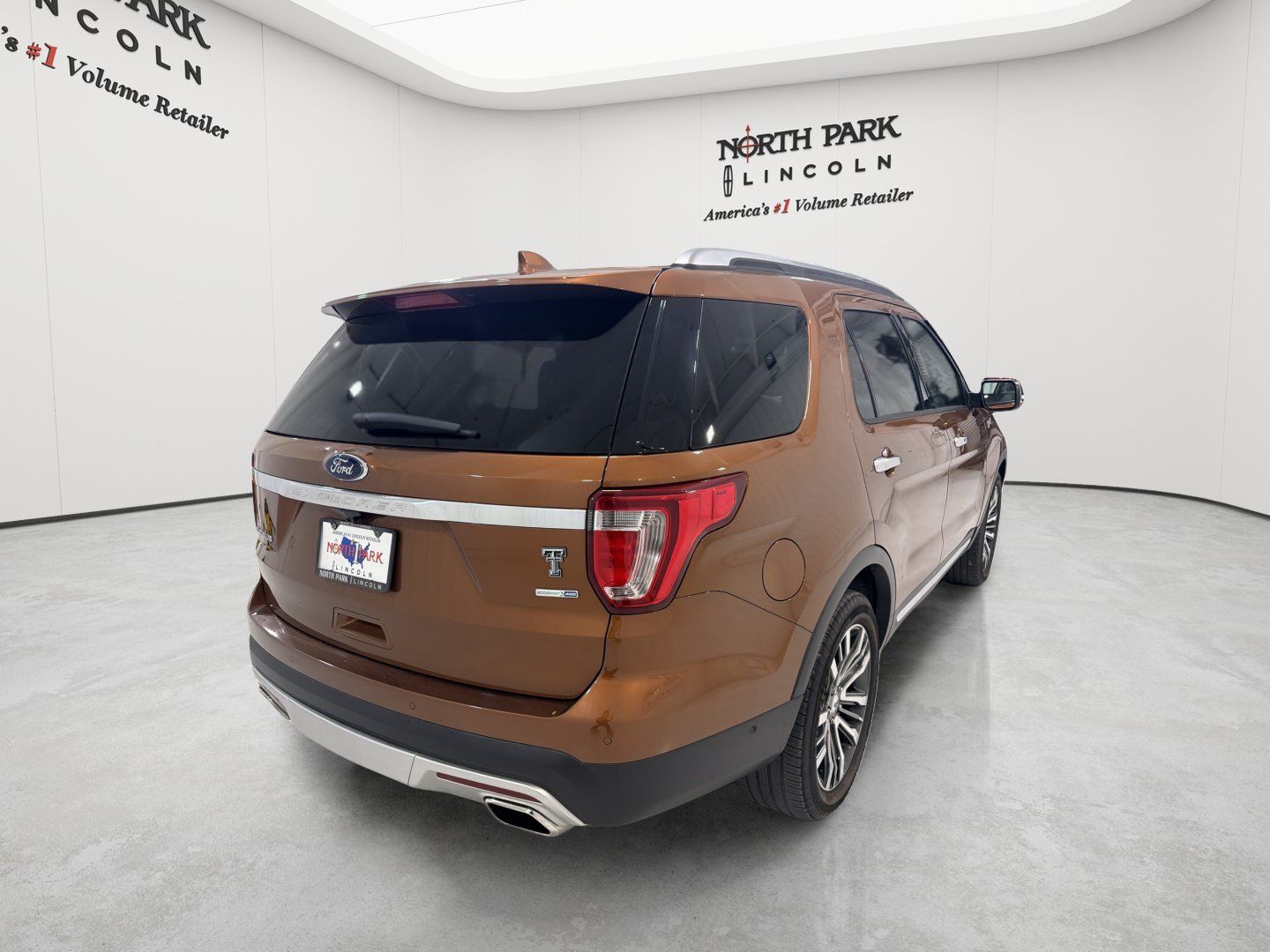 Used 2017 Ford Explorer Platinum AWD/4WD image 5
