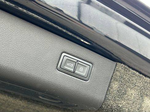 Used 2022 Bentley Bentayga AWD/4WD image 23