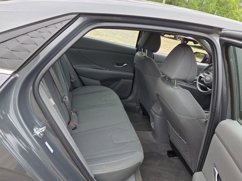 Used 2025 Hyundai Elantra SEL FWD image 15
