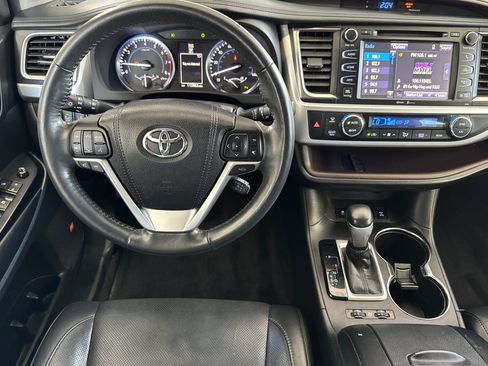 Used 2015 Toyota Highlander Limited Platinum AWD/4WD image 18