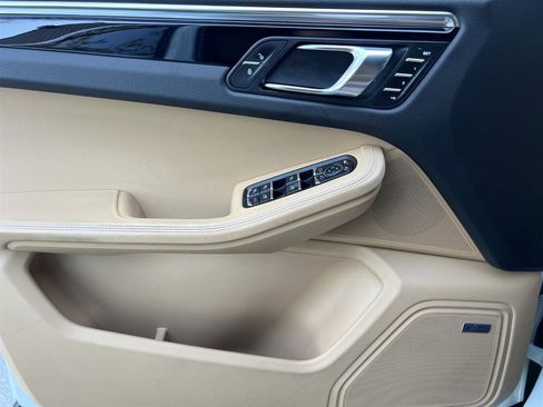 Used 2017 Porsche Macan S image 28