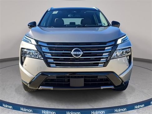 Used 2024 Nissan Rogue Platinum image 3