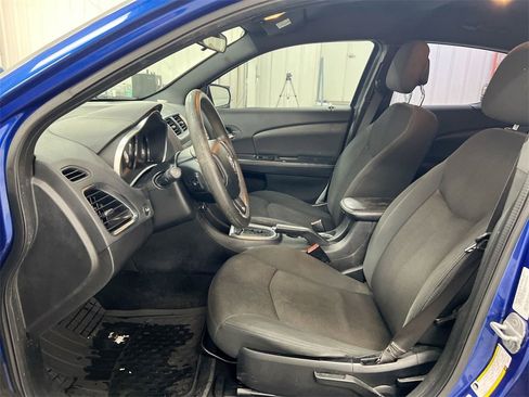 Used 2012 Dodge Avenger SE image 18