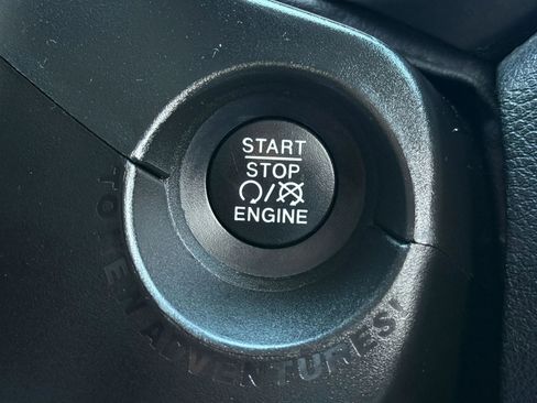 Used 2018 Jeep Renegade Latitude image 25