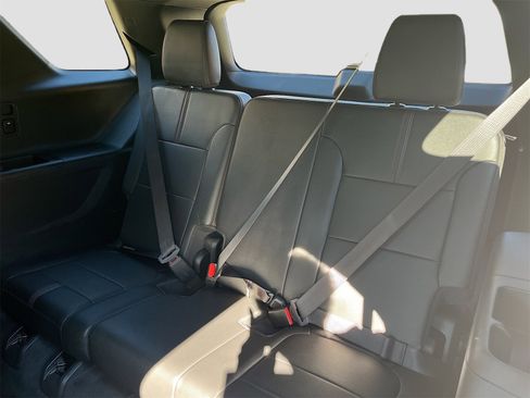 Used 2022 Chevrolet Traverse RS image 28