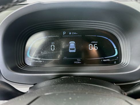 Used 2025 Hyundai Venue SEL FWD image 19