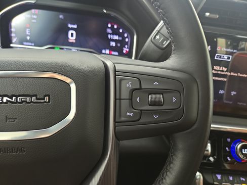 Used 2025 GMC Sierra 2500 Denali Ultimate w/ Max Trailering Package AWD/4WD image 17