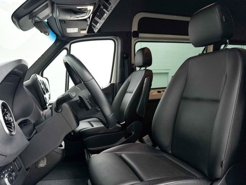Used 2024 Mercedes-Benz Sprinter 2500 image 37