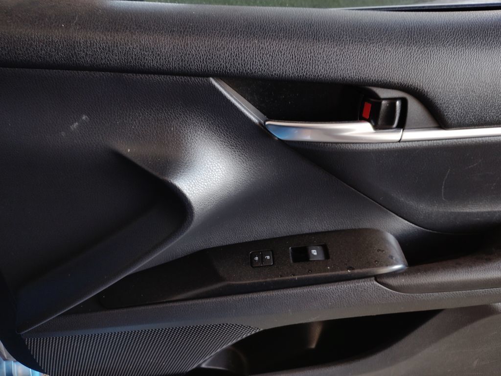 Used 2019 Toyota Camry SE w/ Carpet Mat Package FWD image 12