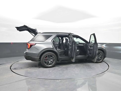 Used 2025 Ford Explorer ST-Line w/ ST-Line Street Pack image 47