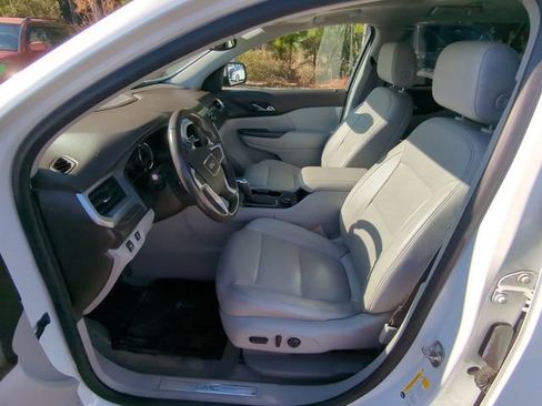 Used 2018 GMC Acadia SLT image 18