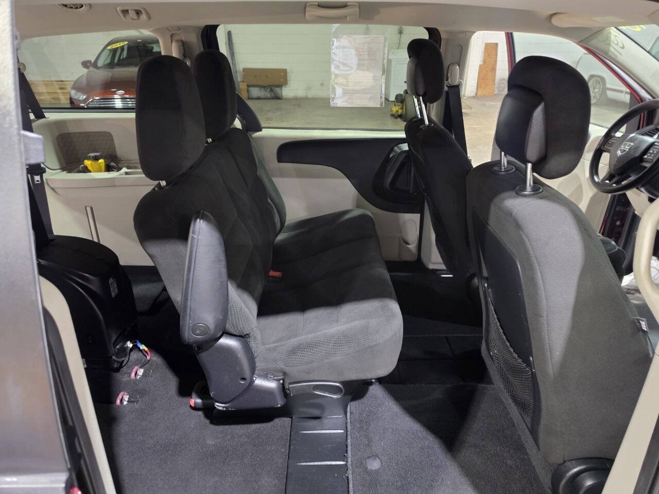 Used 2017 Dodge Grand Caravan SE w/ Power Window Group FWD image 29