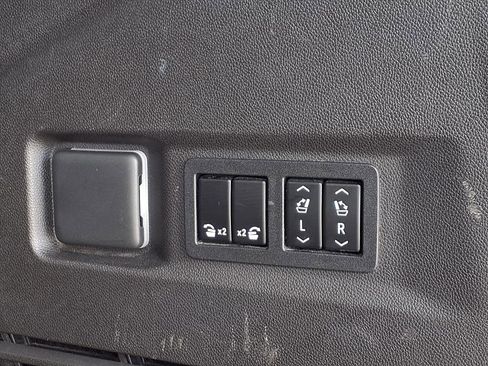 Used 2021 GMC Yukon Denali w/ Denali Premium Package image 15