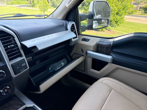 Used 2018 Ford F250 Lariat w/ Lariat Value Package RWD image 36
