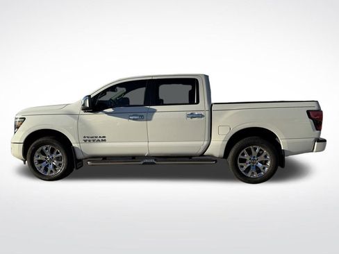 Certified 2021 Nissan Titan SL w/ Moonroof Package image 2