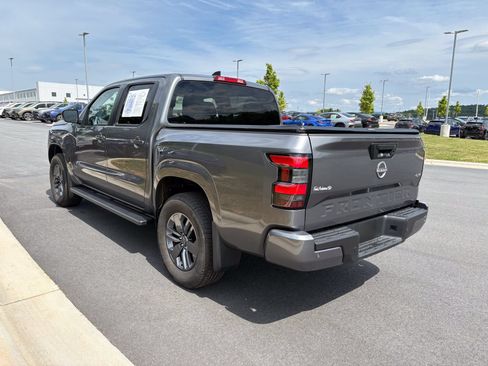 Used 2025 Nissan Frontier SV AWD/4WD image 6