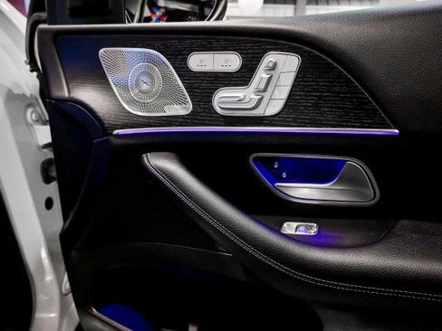 Used 2023 Mercedes-Benz GLS 450 4MATIC image 33