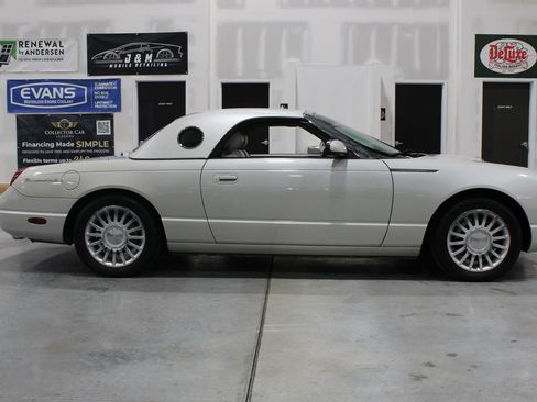 Used 2005 Ford Thunderbird 50th Anniversary RWD image 29