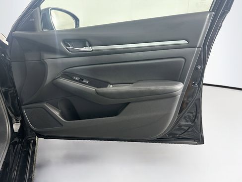Used 2023 Nissan Altima 2.5 SV FWD image 31