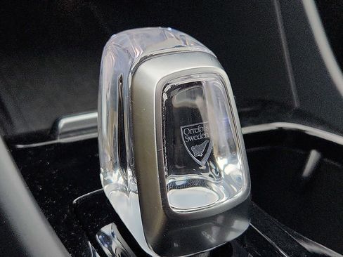 Used 2025 Volvo XC40 B5 Plus image 15