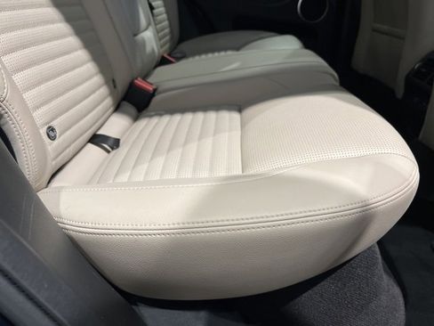 Used 2023 Land Rover Discovery Sport S image 48