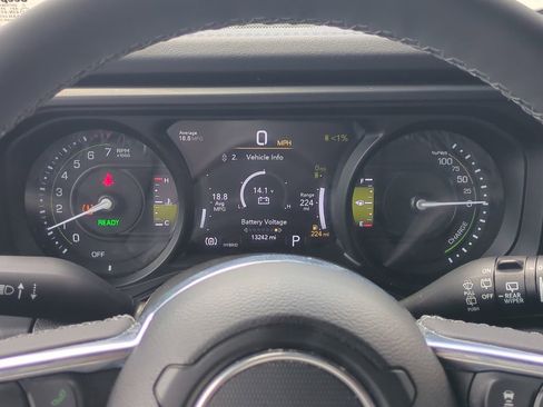 Used 2025 Jeep Wrangler Unlimited Sahara w/ Safety Group AWD/4WD image 29