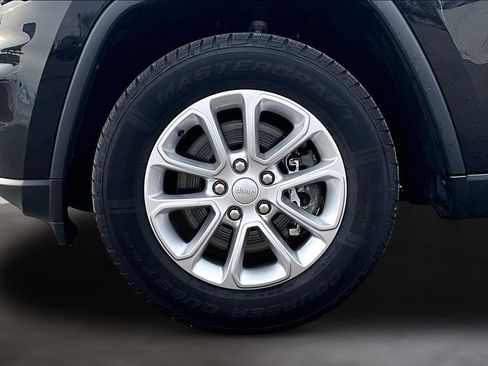 Used 2022 Jeep Grand Cherokee Laredo E image 10