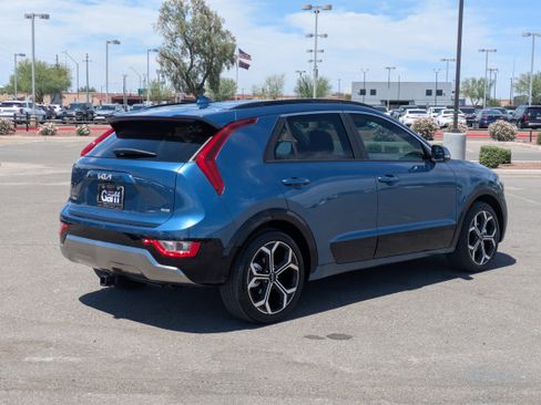 Used 2025 Kia Niro EX Touring FWD image 5