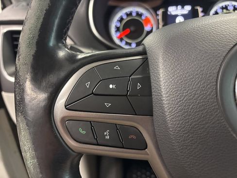 Used 2020 Jeep Cherokee Latitude Plus w/ Comfort/Convenience Group AWD/4WD image 20