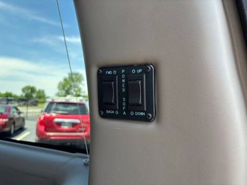 Used 2022 GMC Savana 2500 w/ Enhanced Convenience Package RWD image 11