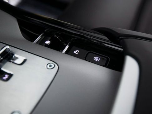 Used 2025 Ferrari Purosangue image 23